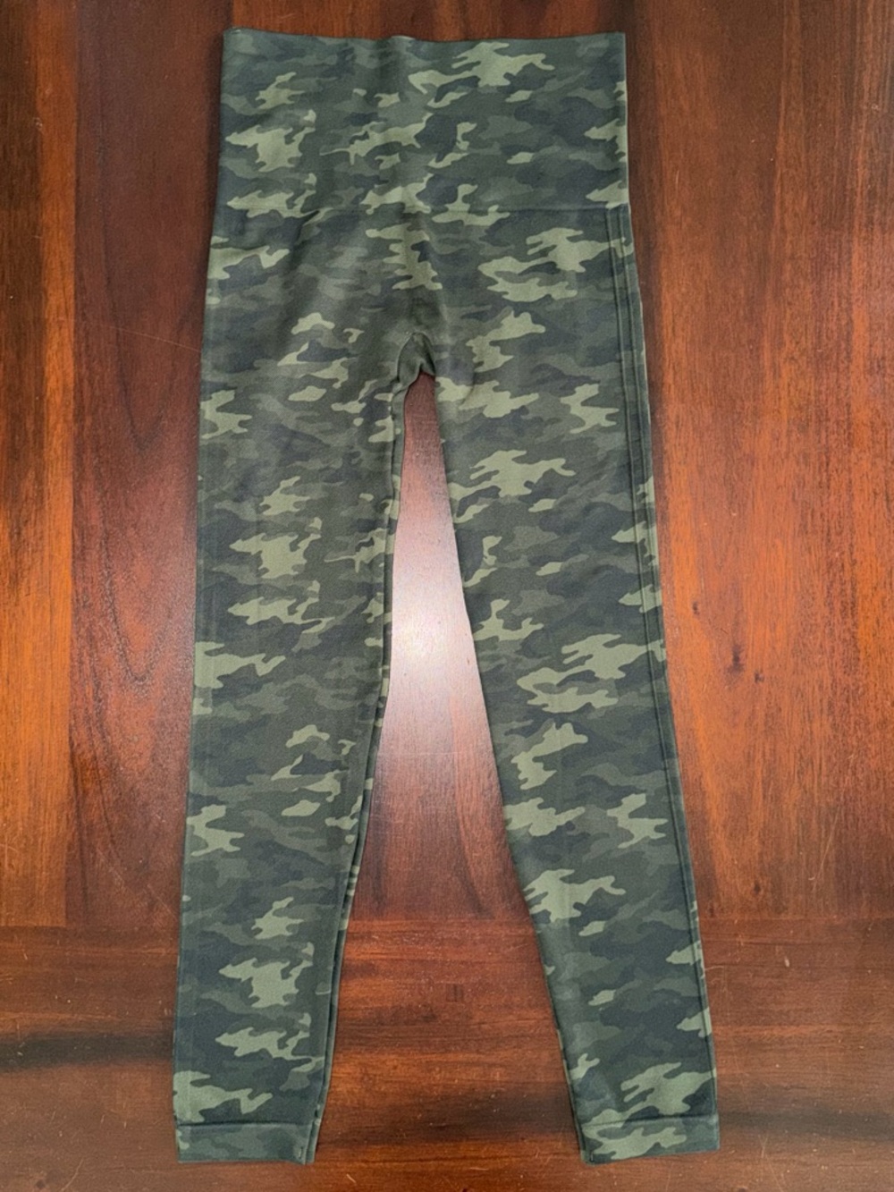 SPANX Look At Me Now Seamless Camo Leggings - Size Large - Picture 7 of 7